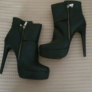 Ankle high heal boots